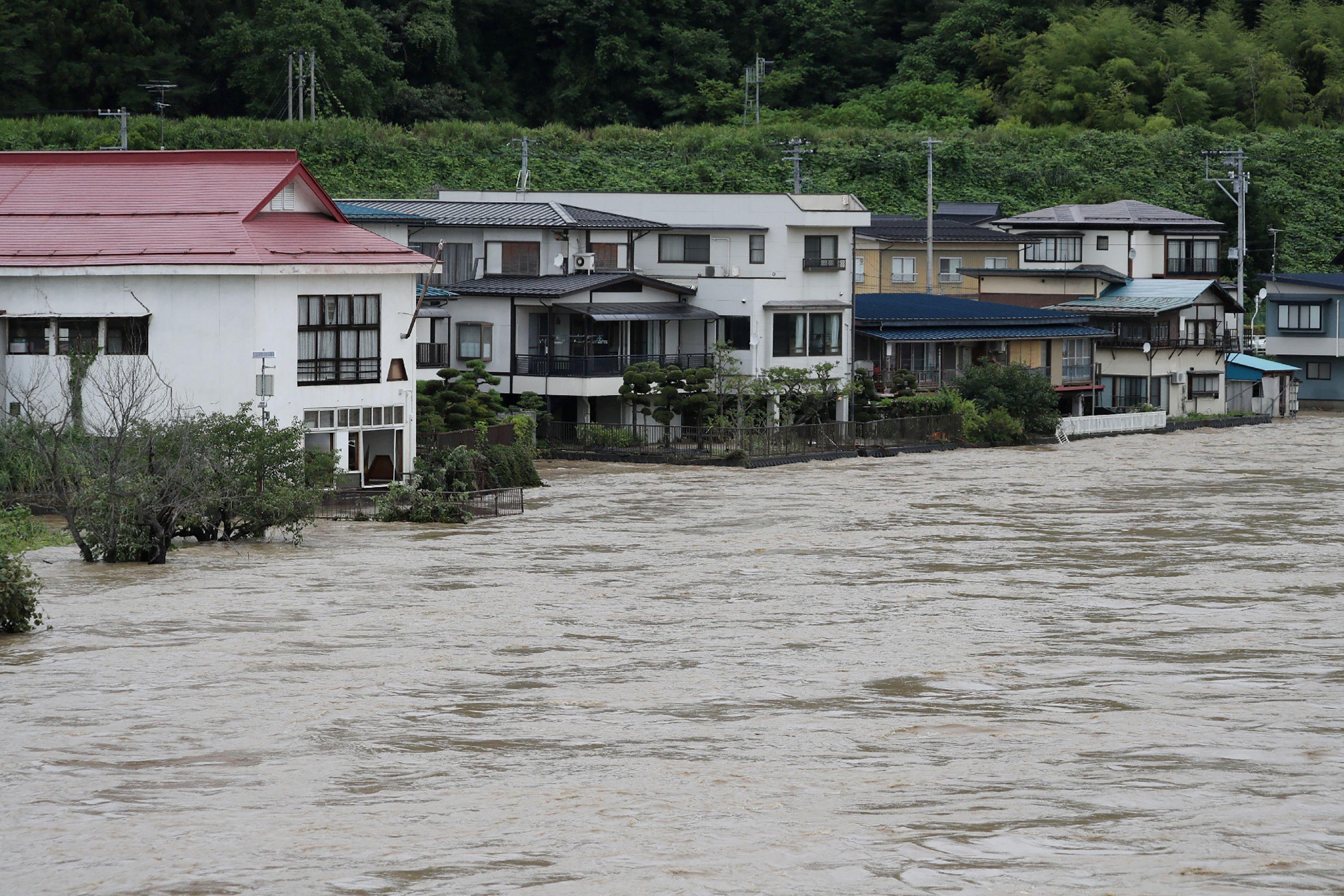 日本暴雨最新动态及应对举措，影响与反应汇总报告